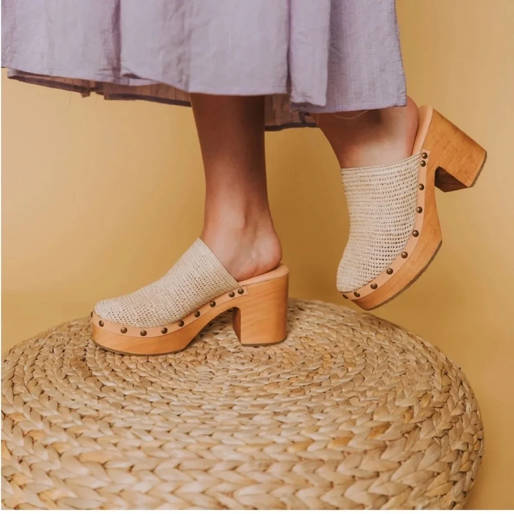 Free People Claudia Crocheted Tan Clogs Raffia Platform SZ 38/7.5/8 Boho Mules